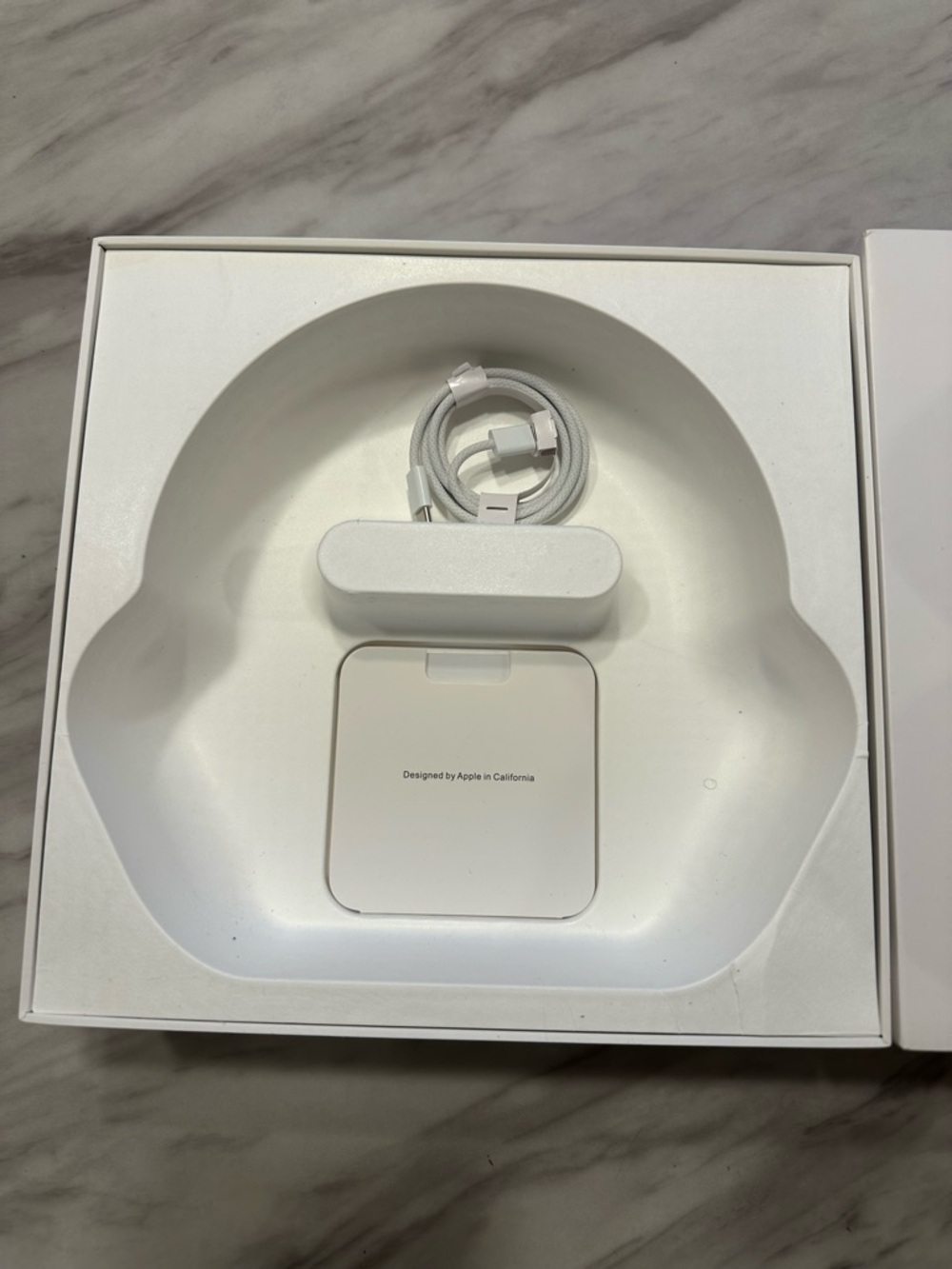 Apple AirPods Max -Starlight Over-Ear Wireless Headphones in Cream - Picture 3 of 7